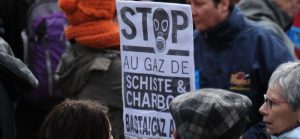 Des milliers de personnes défilent contre le gaz de schiste