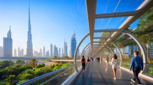 Illustration de voies piétonnes climatisées à Dubaï pour améliorer la mobilité urbaine face à la chaleur extrême.