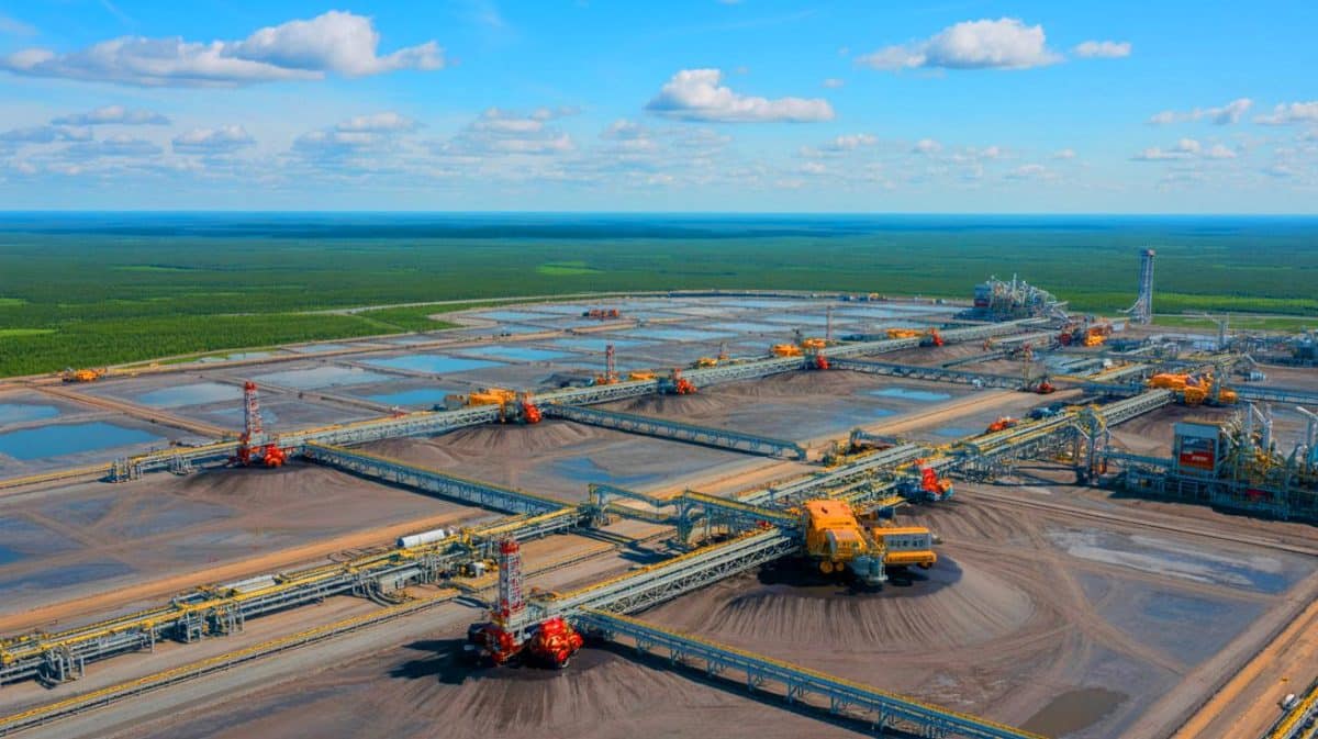 Cenovus acquiert MEG Energy pour 5,0 milliards € : un tournant majeur dans le secteur énergétique canadien Illustration de l'acquisition de MEG Energy par Cenovus Energy pour renforcer sa position dans les sables bitumineux canadiens.