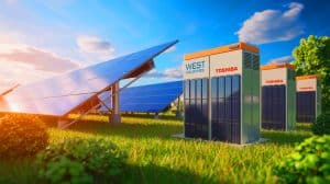 Illustration de l'alliance entre West Holdings et Toshiba pour des services intégrés en énergie solaire et stockage.